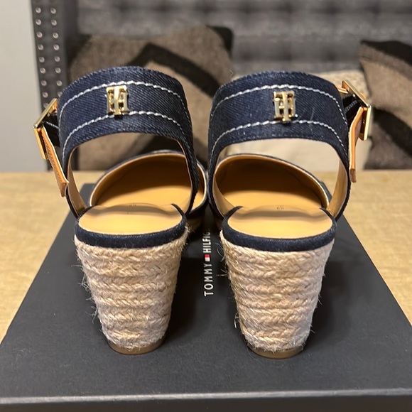 Never worn Tommy Hilfiger blue multi fabric wedges - Picture 4 of 4